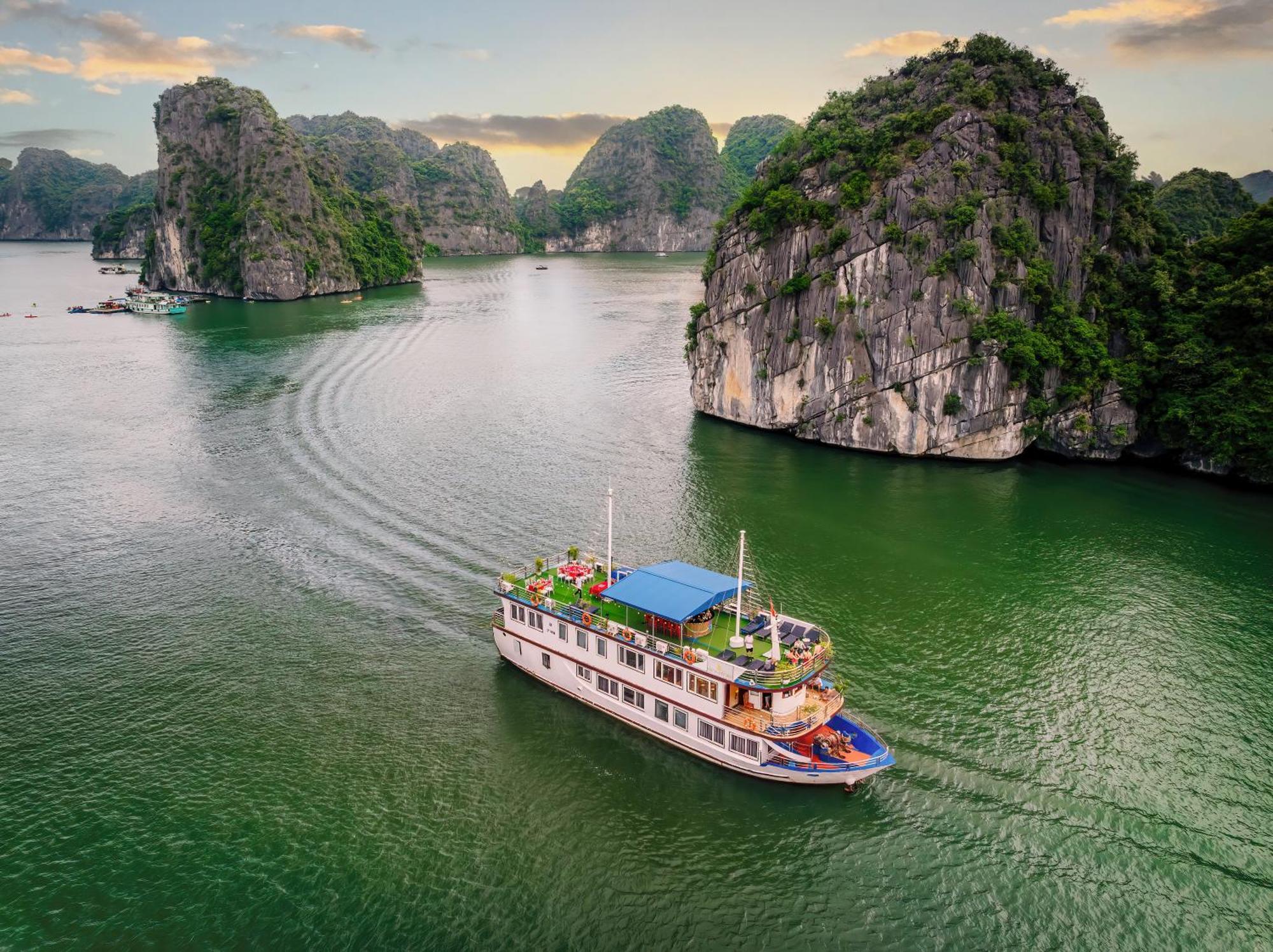 Sunlight Cruise Ha Long Exterior foto